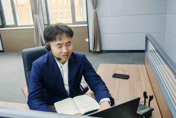 呂達：用聲音溫情守護，以服務(wù)增光添彩